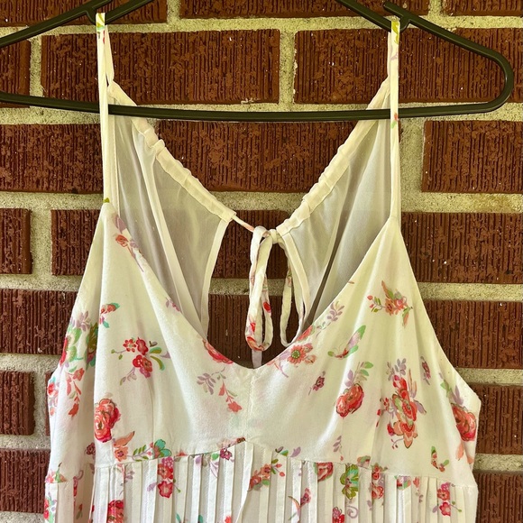 LC Lauren Conrad Dresses & Skirts - Lauren Conrad floral dress